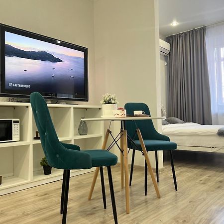 Uutnaya Quartira V Novom Dome Apartment Pavlodar Bagian luar foto