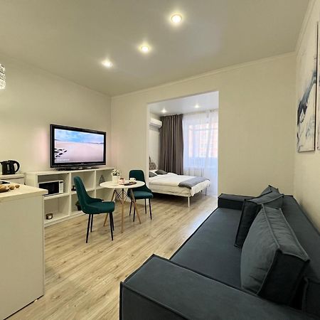 Uutnaya Quartira V Novom Dome Apartment Pavlodar Bagian luar foto